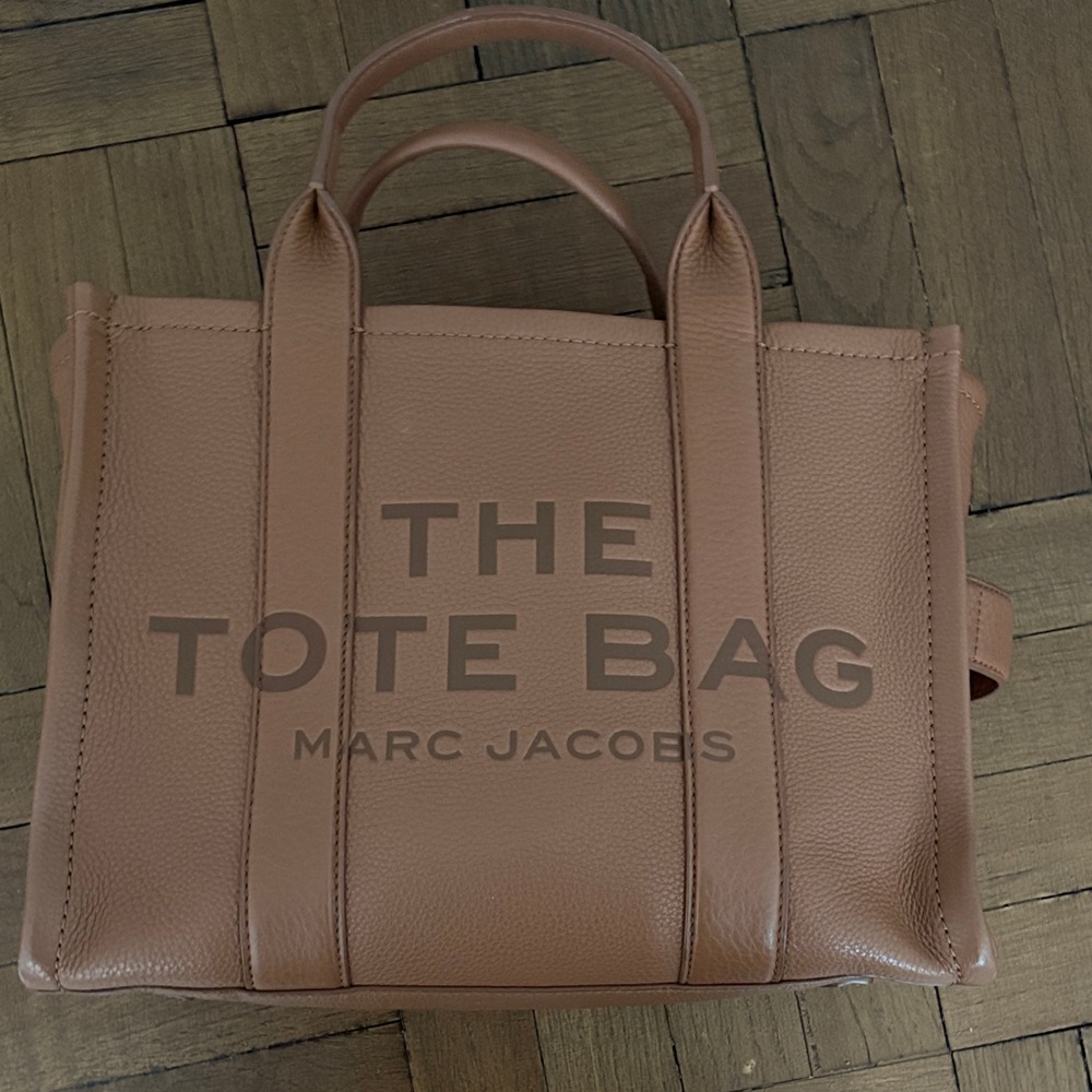 Marc Jacobs The Leather Medium Tote Bag